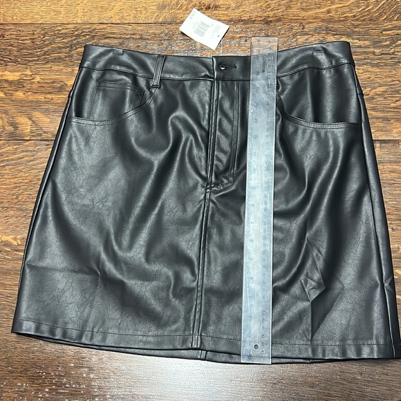 Black faux Leather Skirt - Guess - Picture 5 of 5